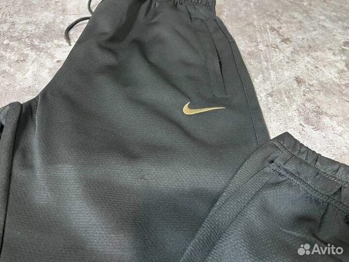 Спортивные костюмы Nike