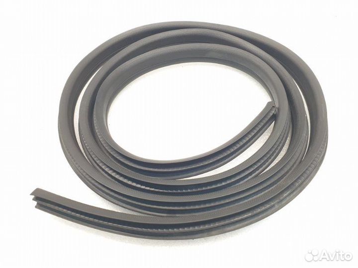 Уплотнительная резинка двери передняя правая Ford