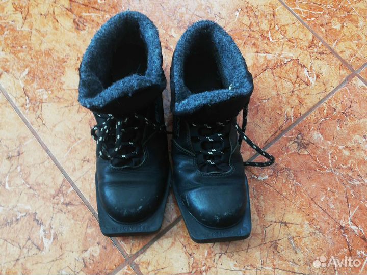 Лыжные ботинки sking