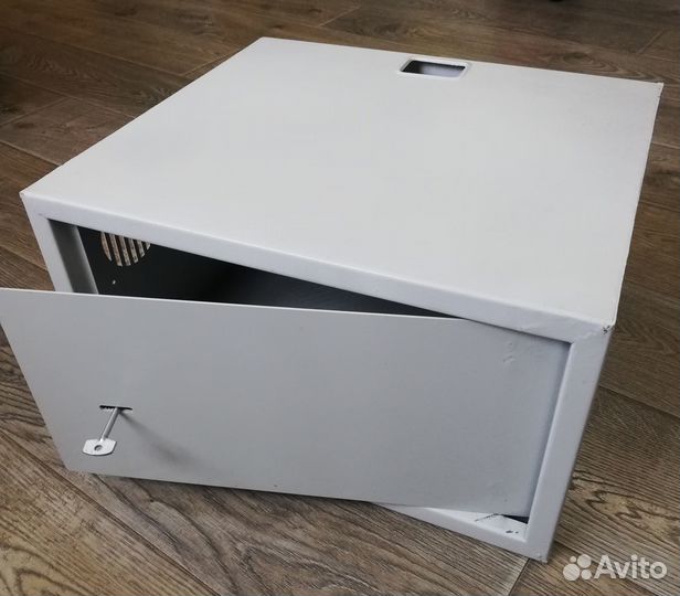 Ящик металлический с замком(сейф)