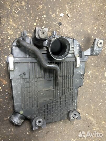 Корпус воздушного фильтра Renault Logan 1