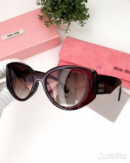 Солнцезащитные очки женские miu miu