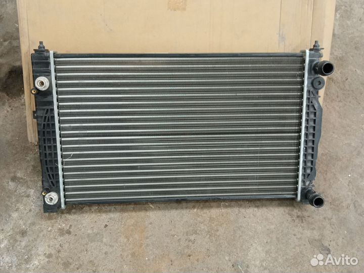 Радиатор охлаждения audi a4 б 8