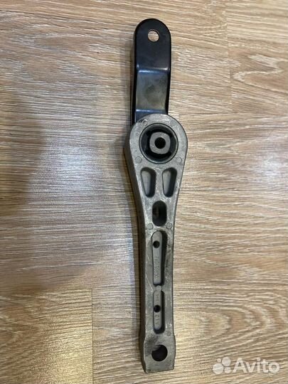 Опора двигателя задняя VW Tiguan 7N0199855B