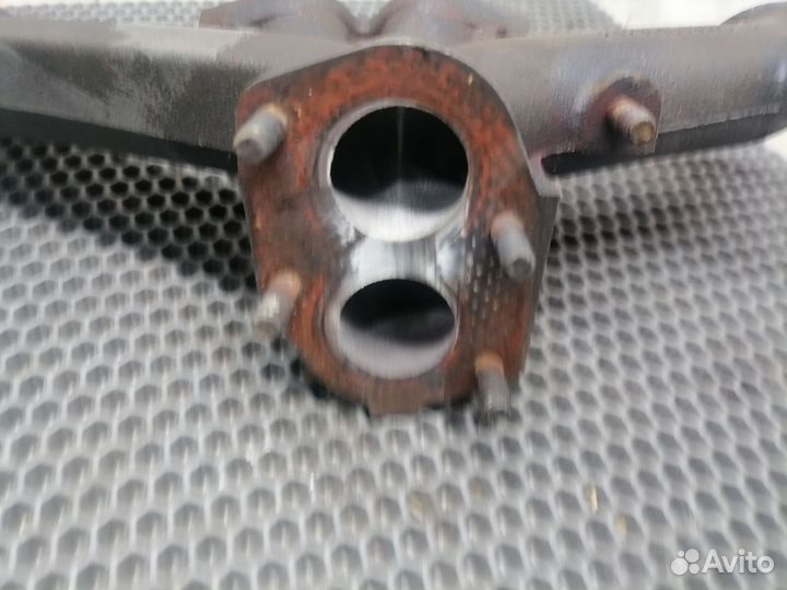 Колектор выпускной Chevrolet Niva 2015 г.в
