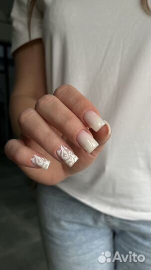 Модель на маникюр
