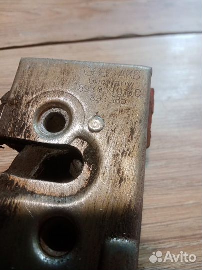 Замок задней правой двери Audi 80 B3