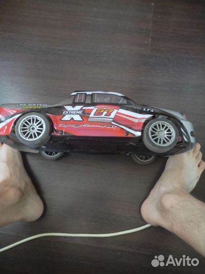 Машина на радиоуправлении для дрифта