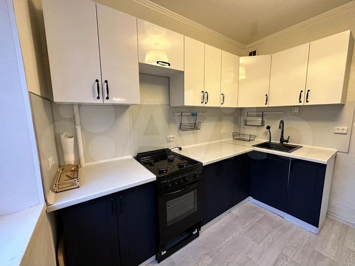 2-к. квартира, 52 м², 4/10 эт.