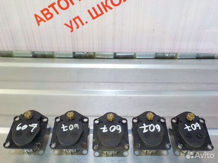 Моторчик заслонки отопителя Пежо 607