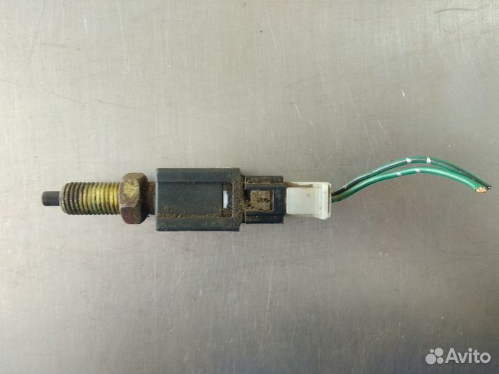 Датчик включения стоп сигнала Mitsubishi Galant 19