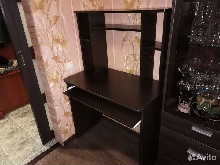 Стол для компьютера