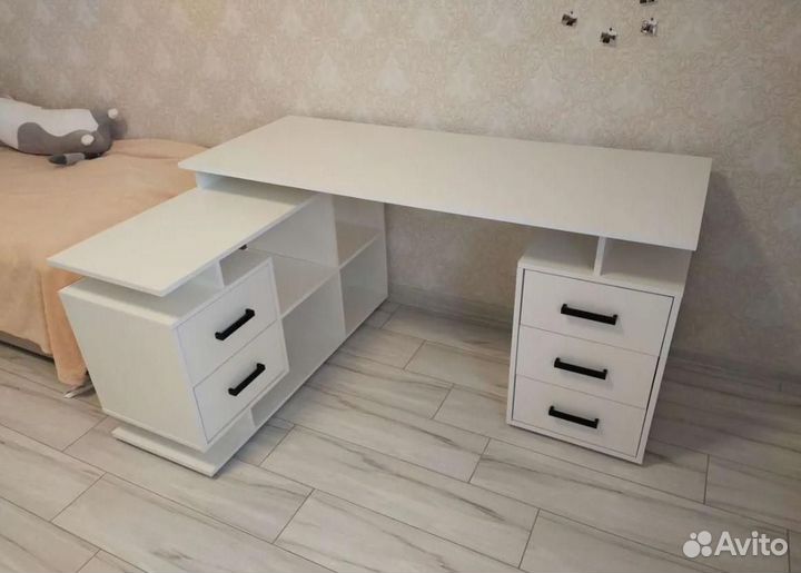 Компьютерный стол Скму - 3 (3 цвета) в наличии