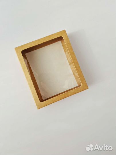 Коробка подарочная с окошком 13*11*2,5