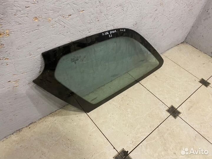 Стекло треугольник заднее левое Peugeot 306