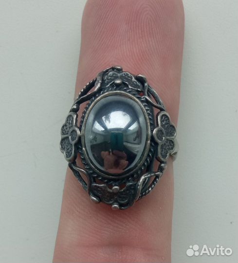 Винтажное серебряное кольцо с чёрным камнем