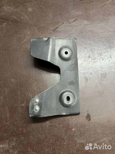 Кронштейн правый Scania 6 2574443