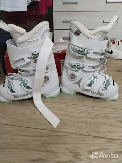 Горнолыжные ботинки atomic женские 36 размер