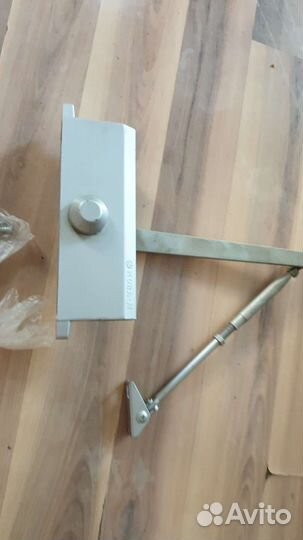 Доводчик дверной