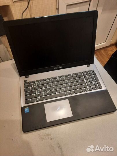 Ноутбук asus X550C