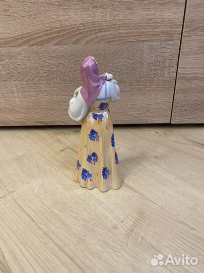 Статуэтка танцующая девушка