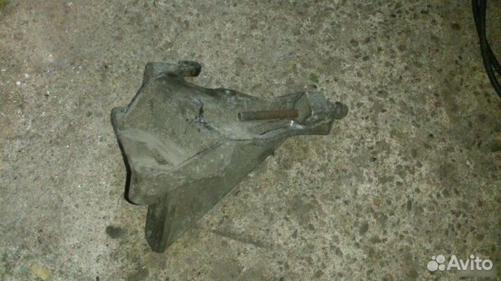 Кронштейн крепление насоса гур Subaru Outback