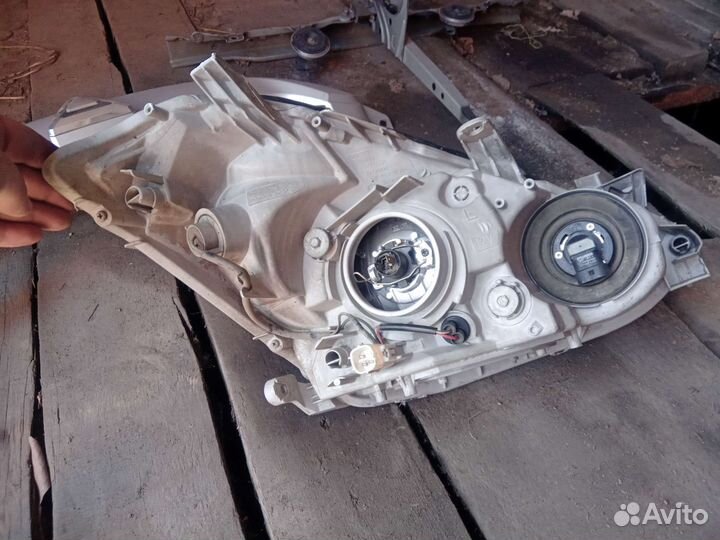 Фара левая калдина zzt241