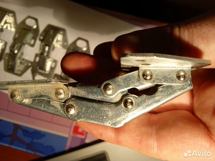 Петля для откидных дверей