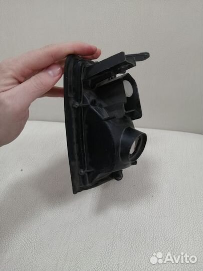 Габарит левый Toyota Crown