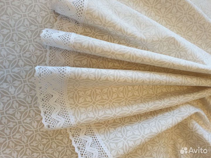 Скатерть с кружевом (круглая)