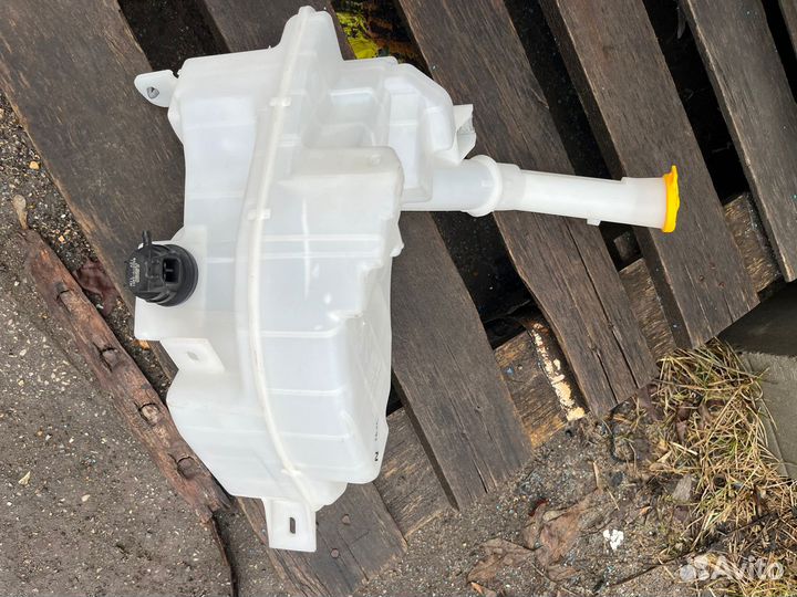 BN9B67480D Бачок омывателя Mazda 3 bk