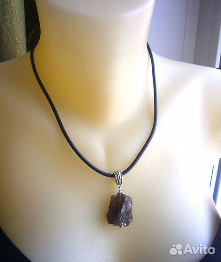 Кулон обережный. Необработанный камень