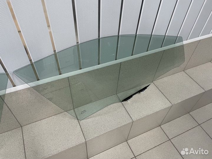 Левое и правое стекла RAV 4 передние новые 18-22г