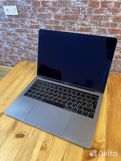 Apple MacBook Pro 13 2019 touch bar