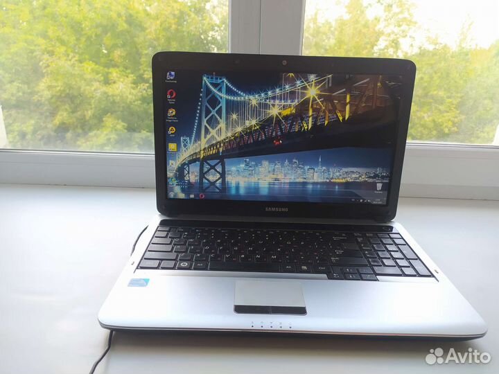Отличный ноутбук Samsung без диска