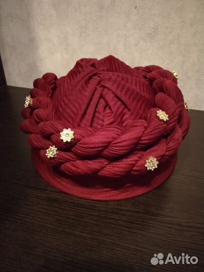 Женская шапка с косами