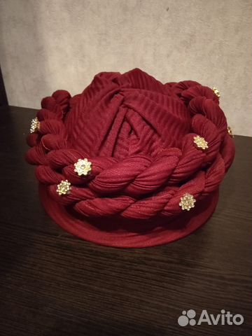 Женская шапка с косами