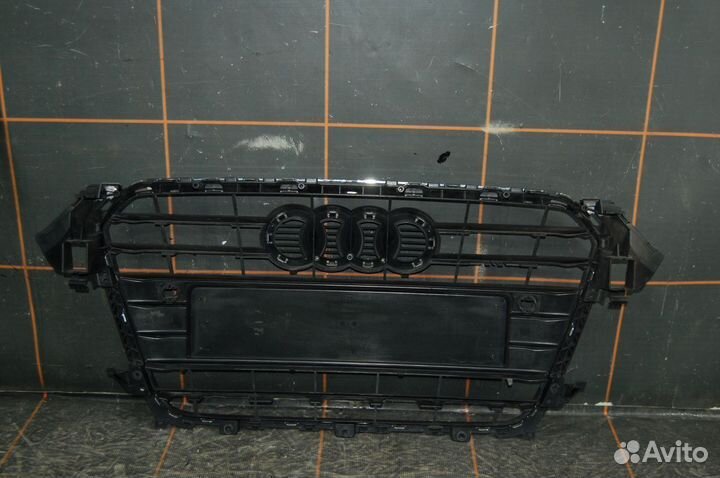 Решетка радиатора - Audi A4 B8