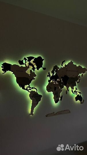 Карта мира из дерева с подсветкой