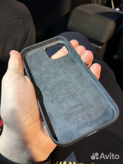 Оригинальный чехол на iPhone 15