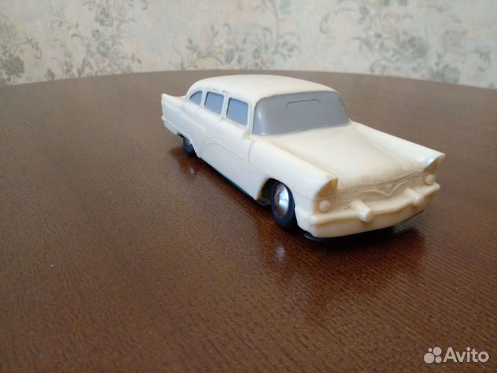 Модель автомобиля газ-13 Чайка СССР