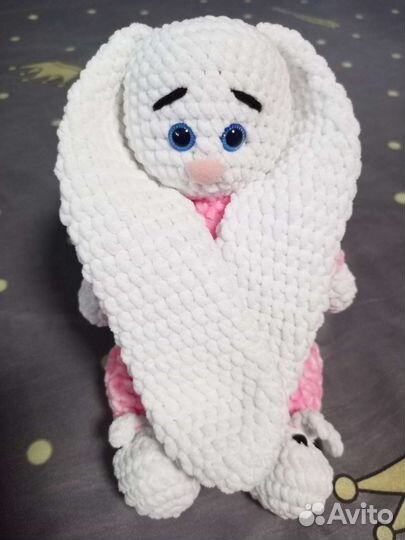 Плюшевый зайчик и мишка