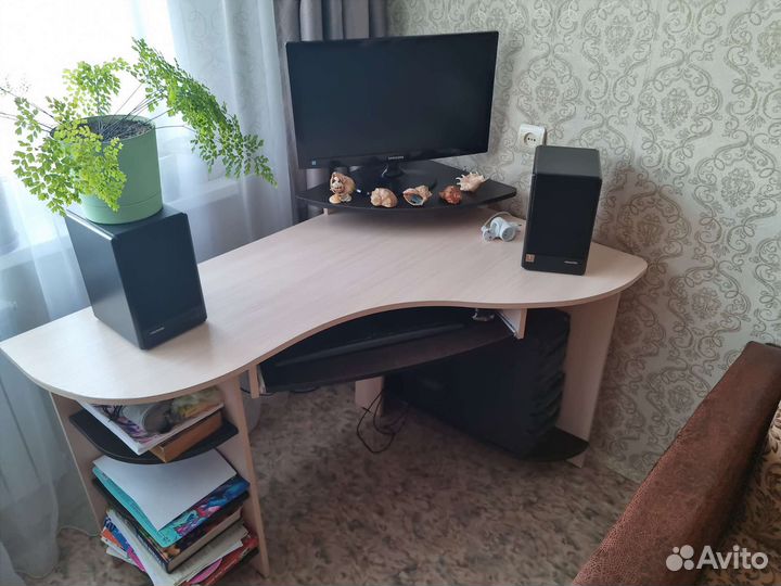 Компьютерный стол