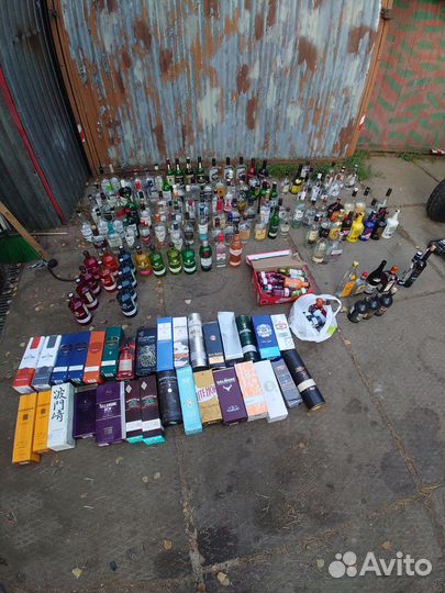 Пустые бутылки из под алкоголя