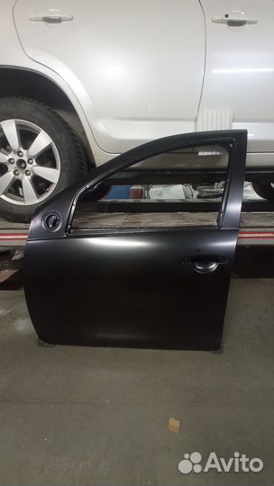 Дверь передняя левая Renault Duster рено дастер