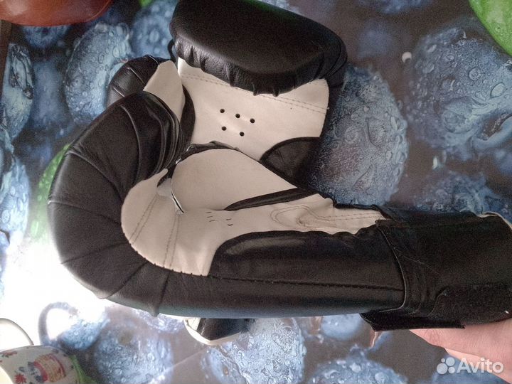 Боксерские перчатки 10 oz