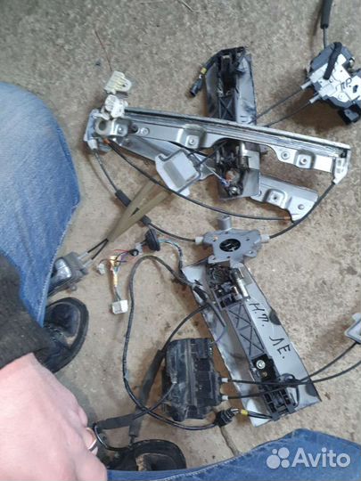 Замок передней двери на ниссан тиана 2005г