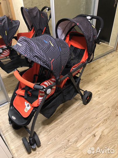 Коляска двухместная прогулочная