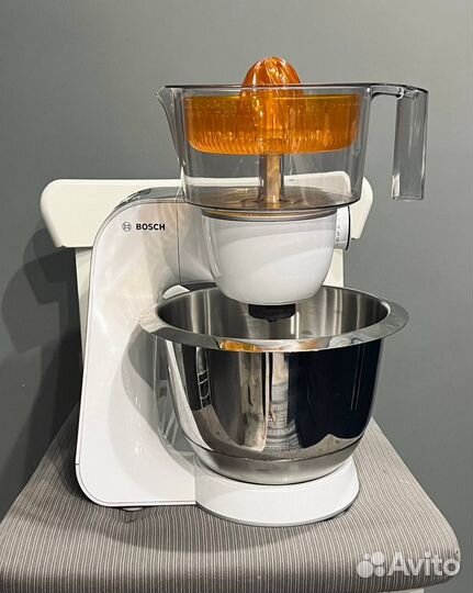 Кухонный комбайн Bosch MUM 58243