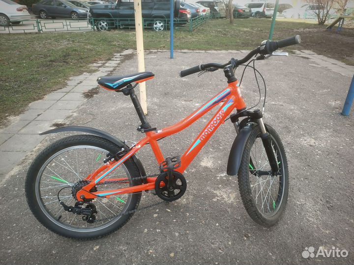 Велик 20' дюймов